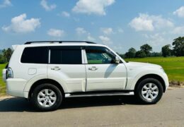 Mitsubishi Montero 2015 Review