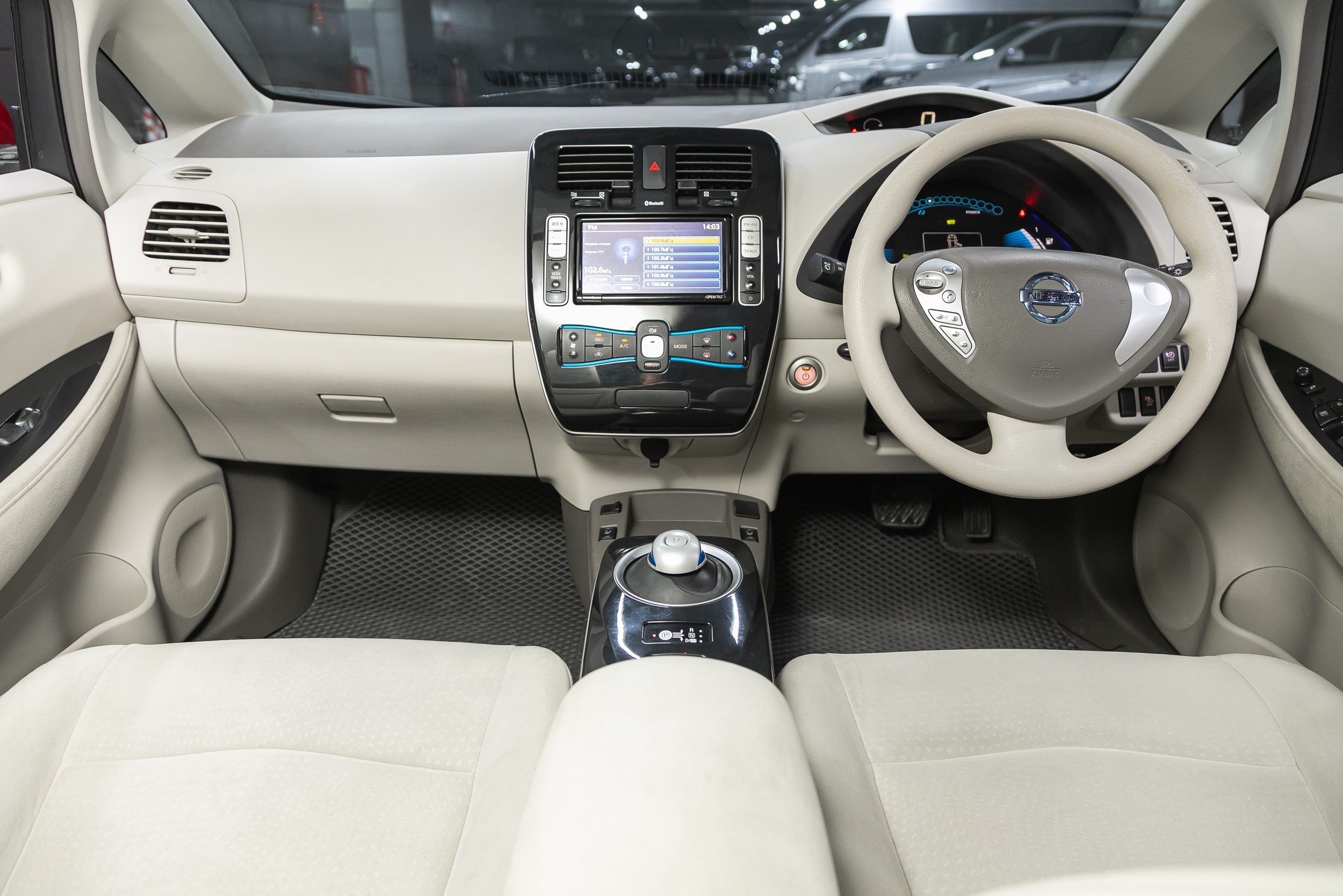 Nissan Leaf front interior