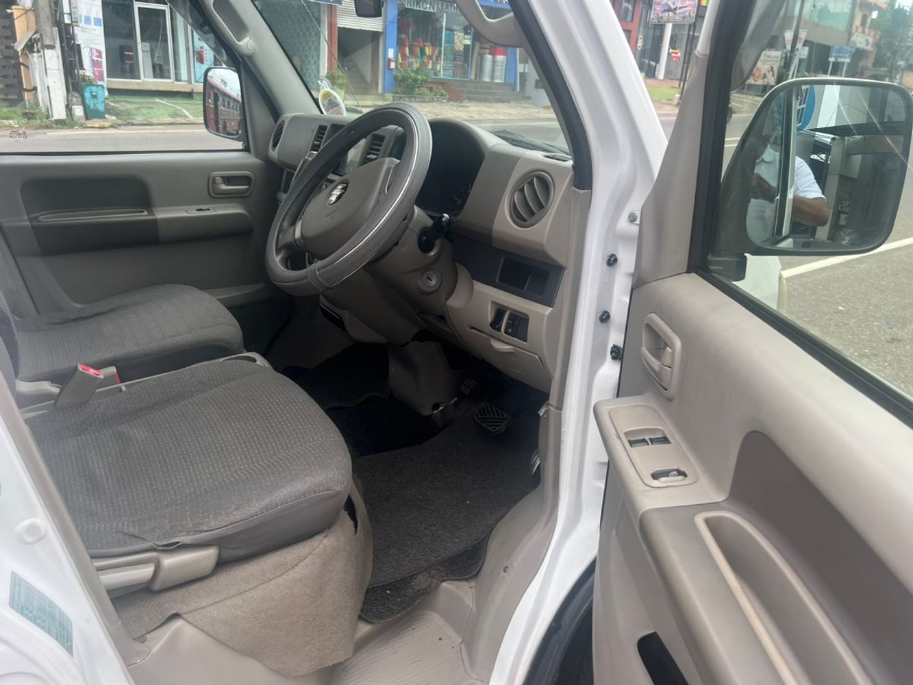 suzuki every front interior