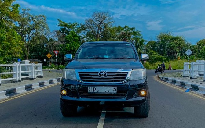 toyota hilux front view