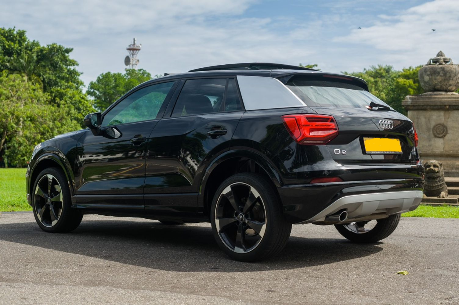 Audi Q2 side view