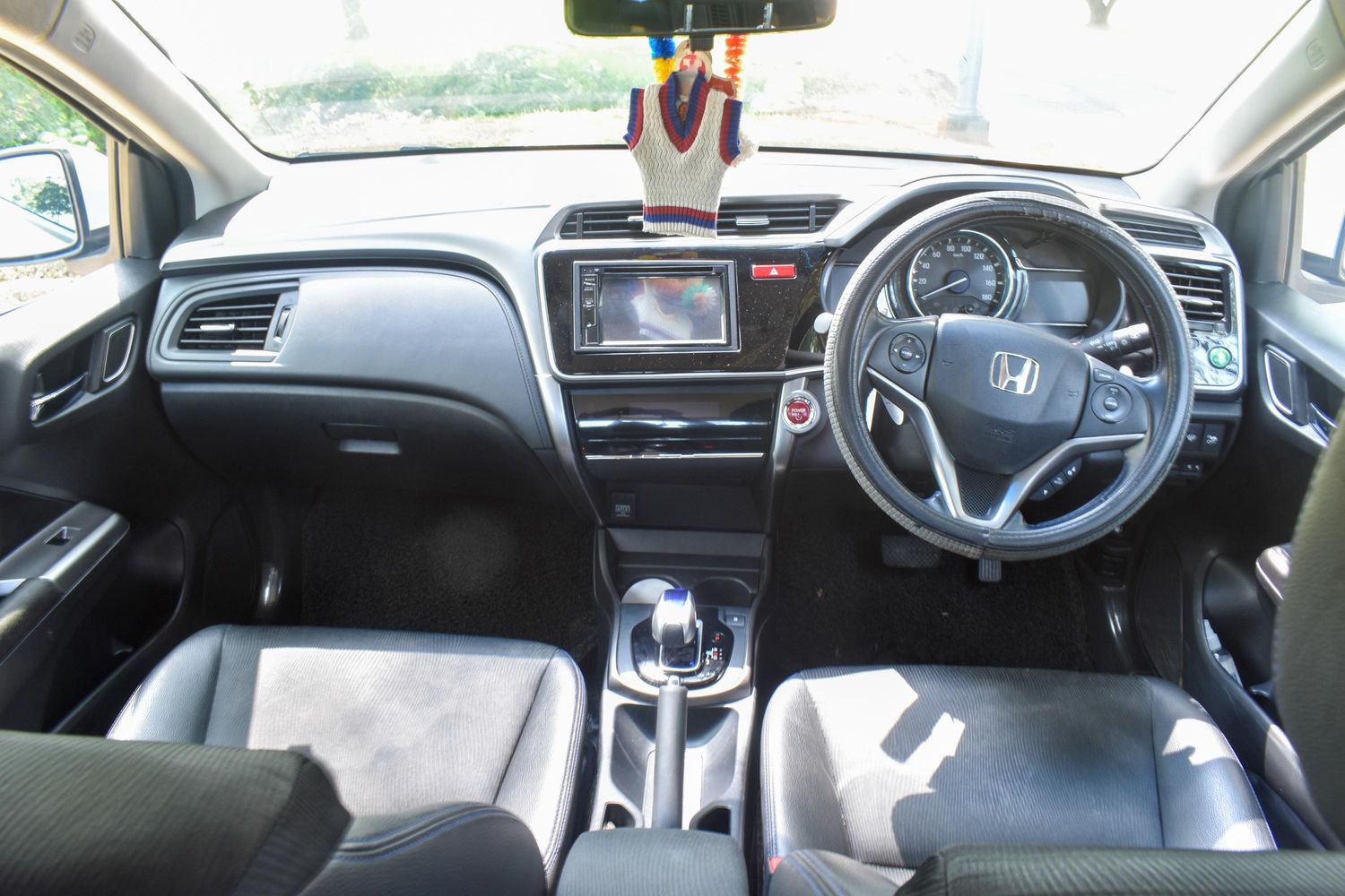 honda grace front interior dashboard