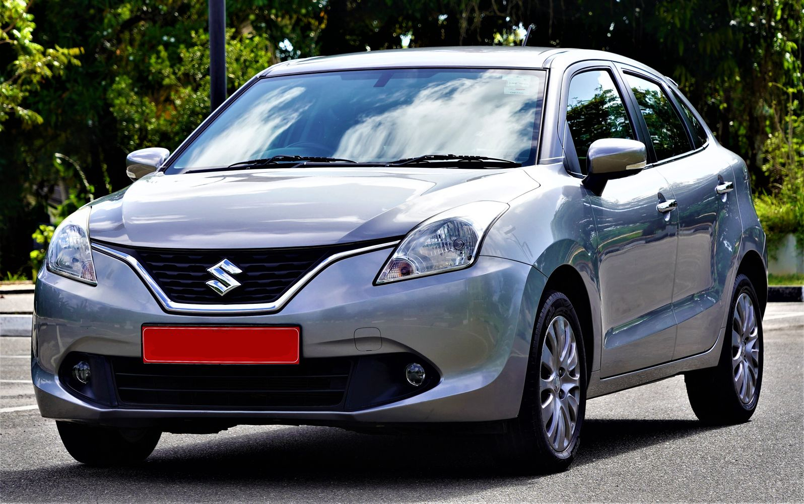 suzuki baleno front + side view