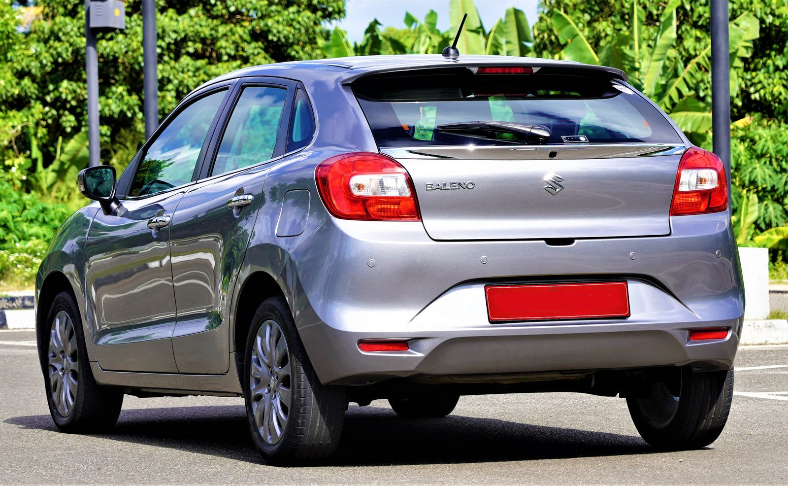 Suzuki Baleno rear + side view