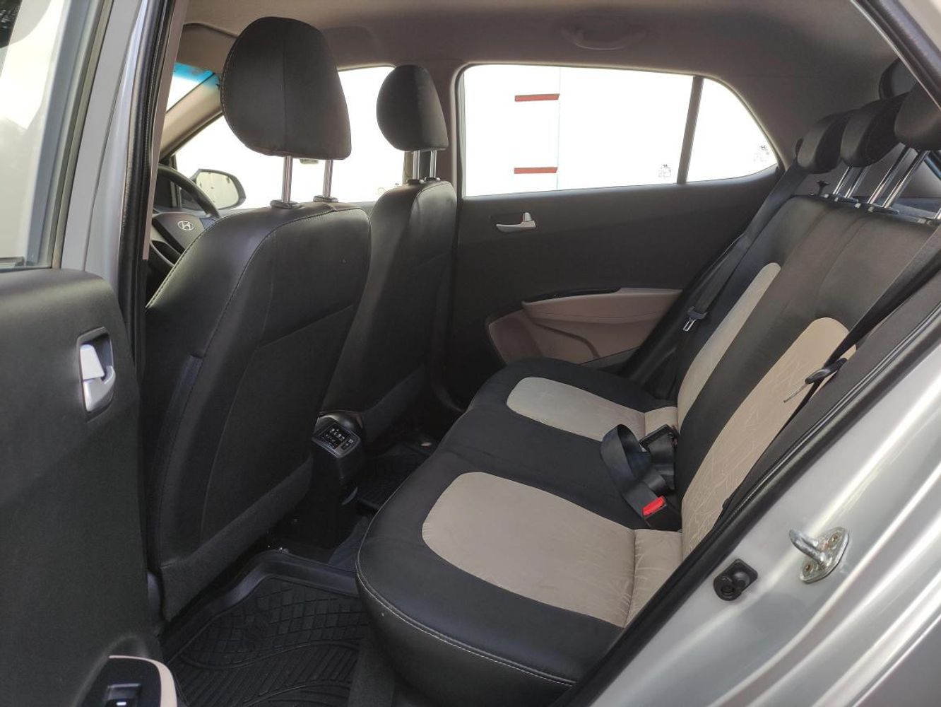 hyundai grand i10 passenger interior