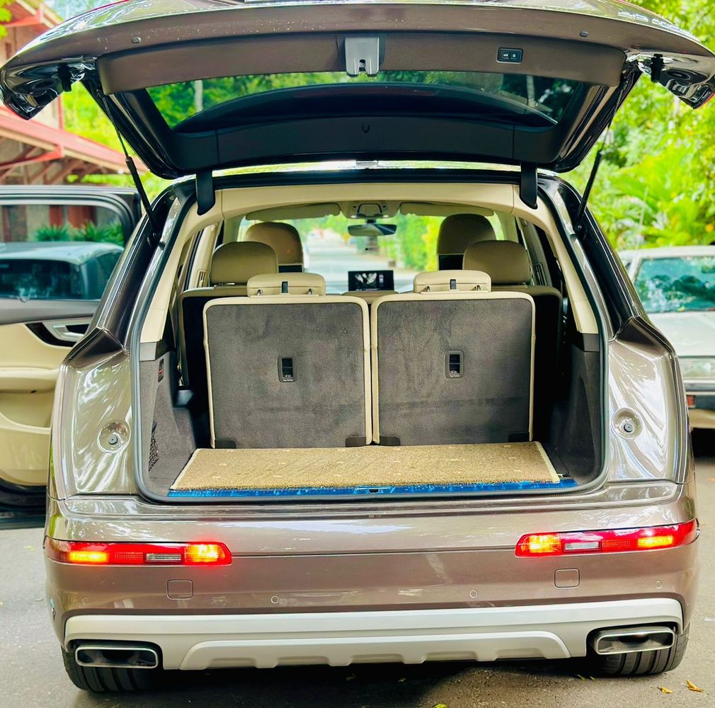 audi q7 boot space