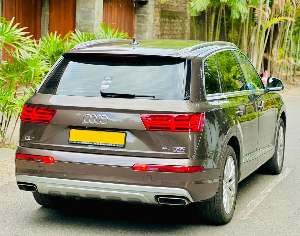 audi q7 rear view