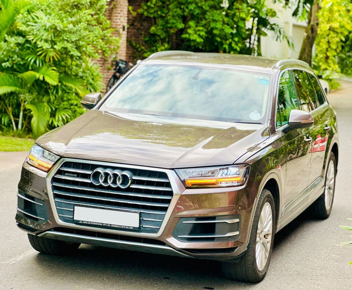 audi q7 side view