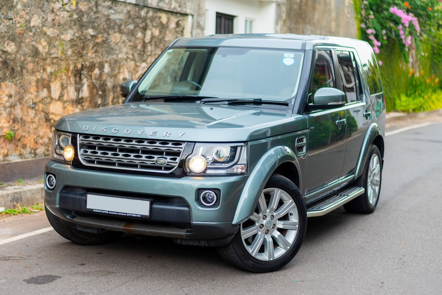 Nissan Patrol  vs Land Rover Discovery Sport