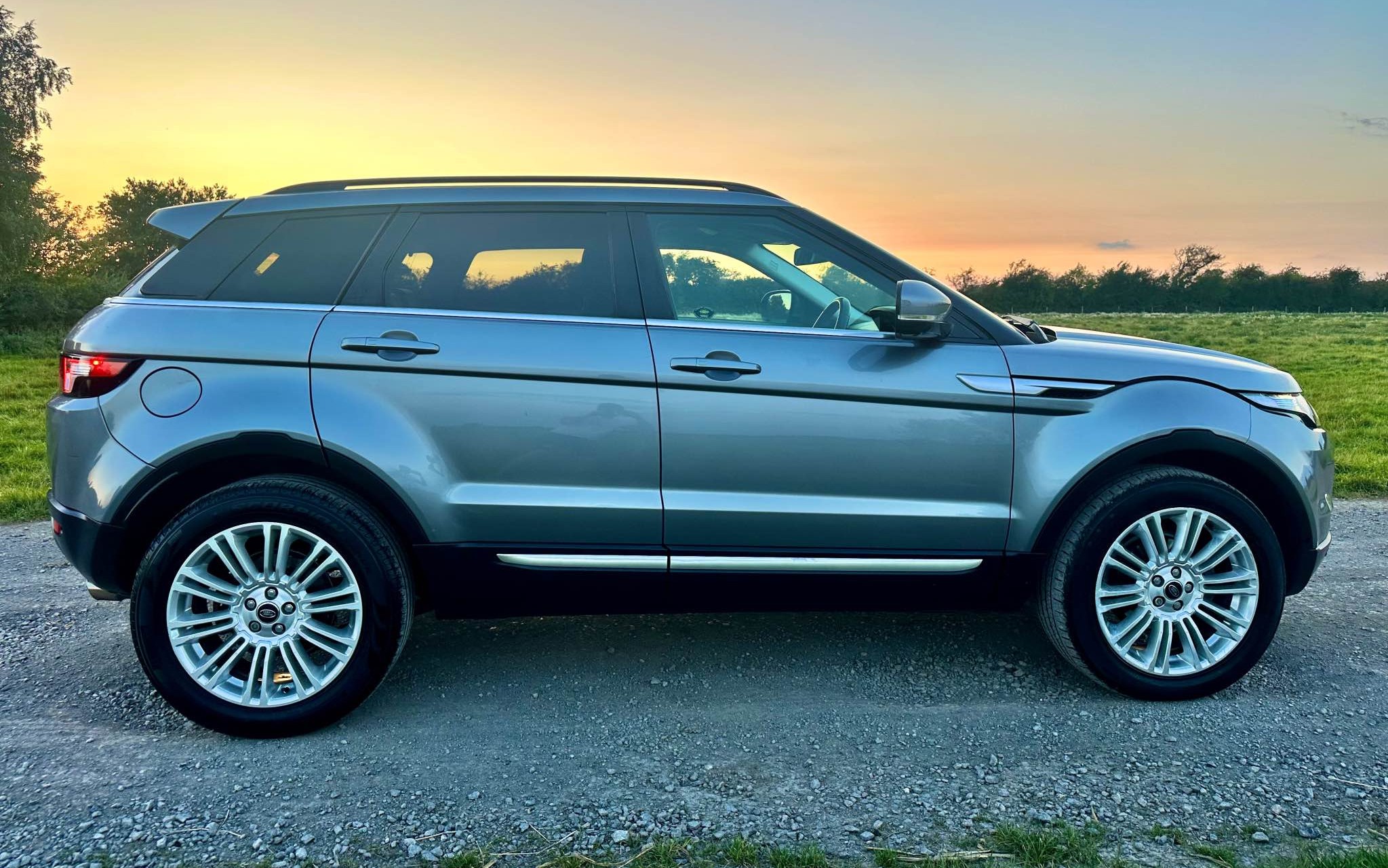 Toyota Fortuner vs Land Rover Range Rover Evoque 