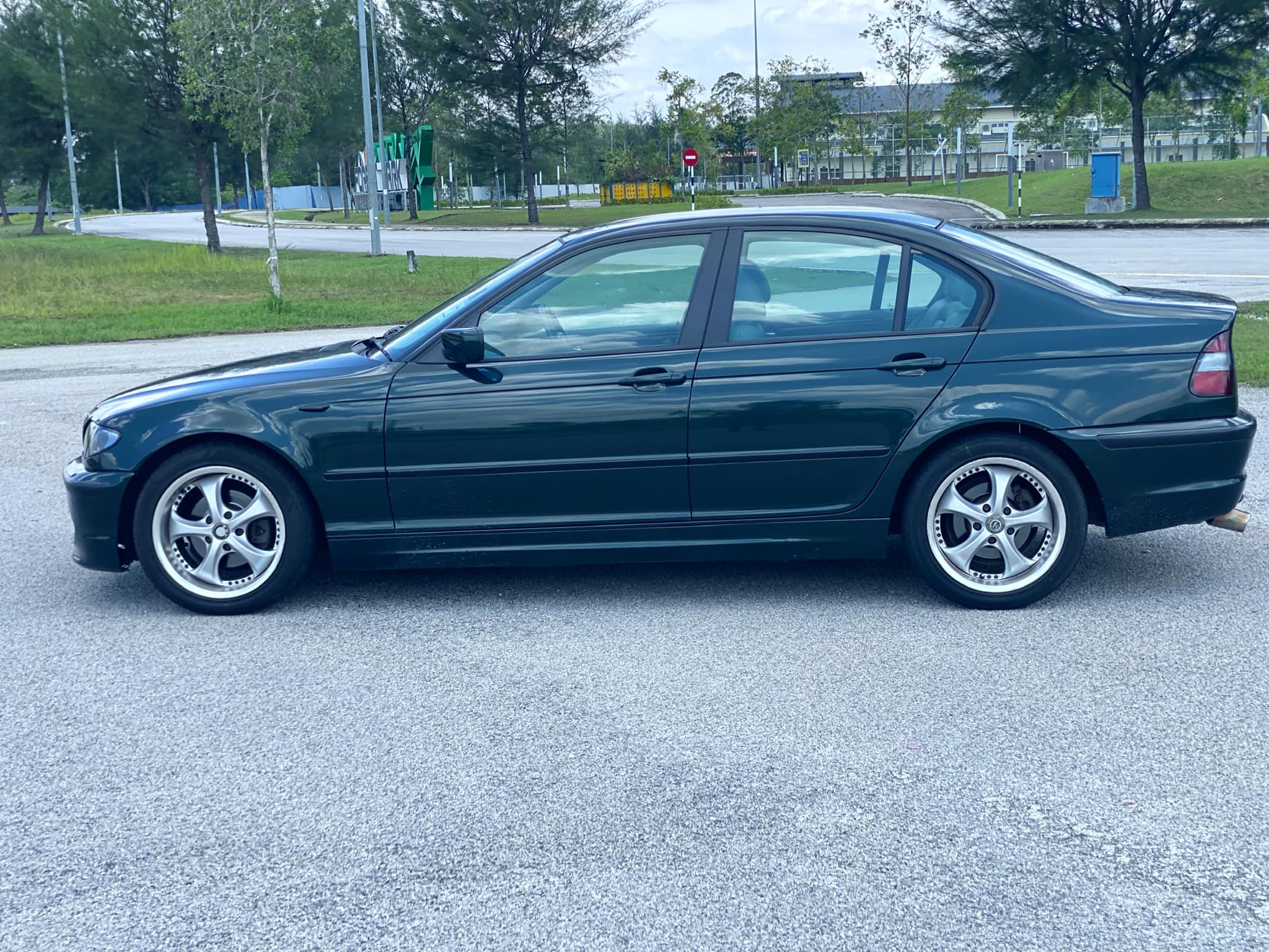 bmw e46 2007 side view