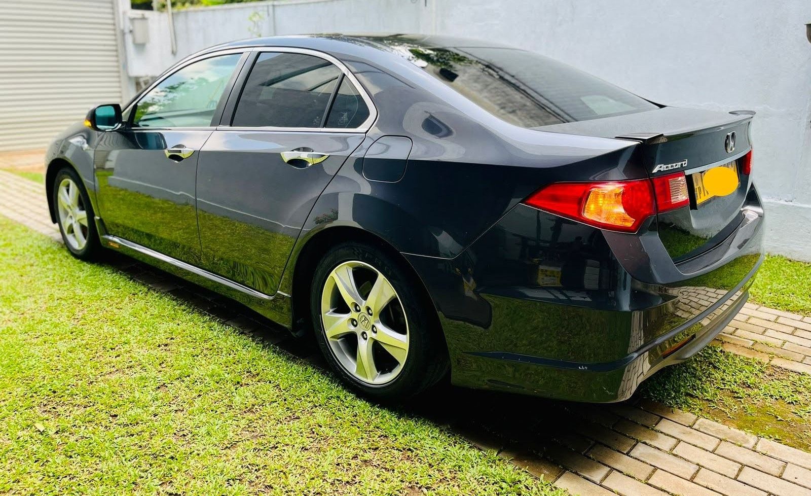 honda accord rear + side view