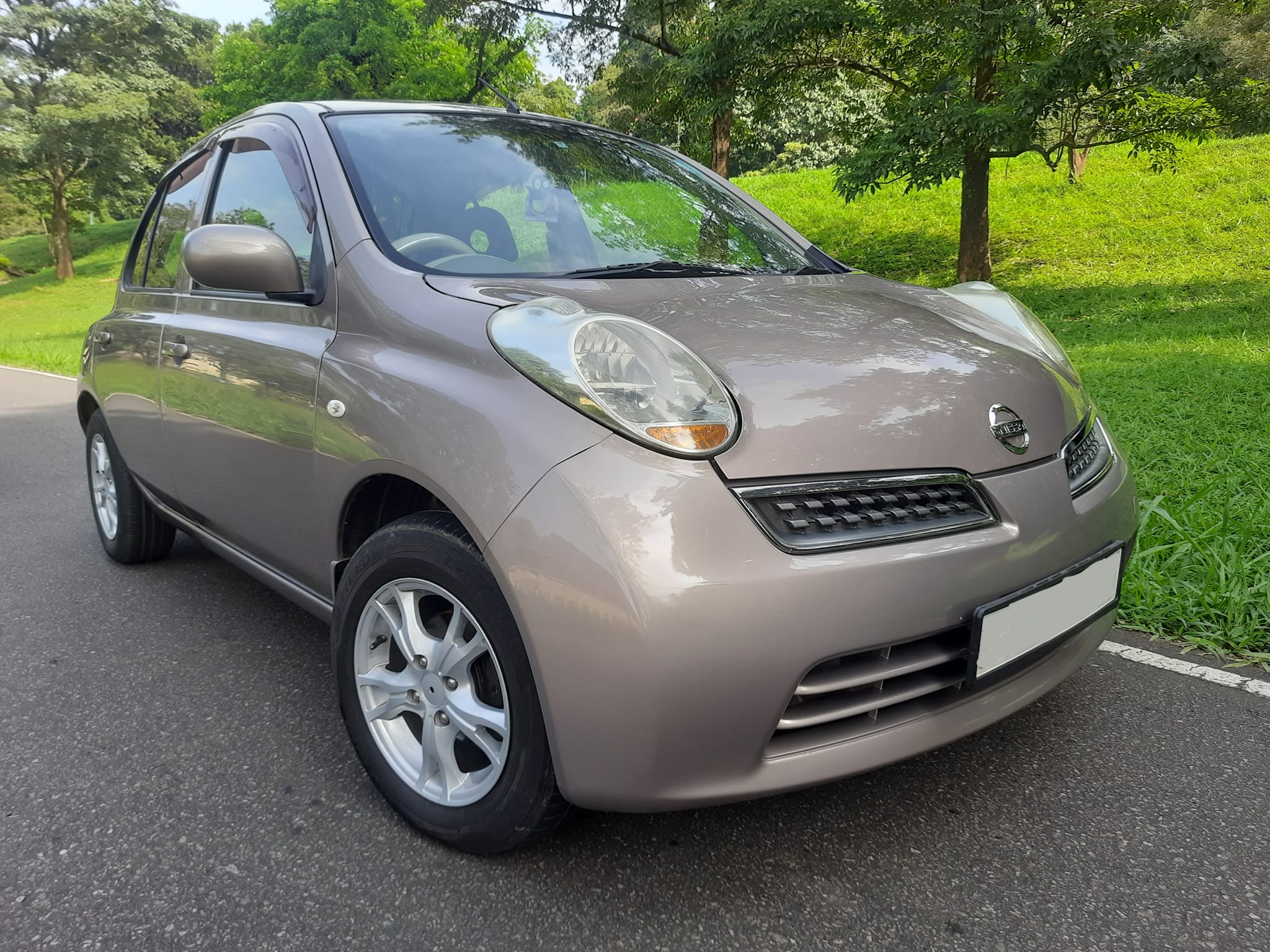 Nissan March front