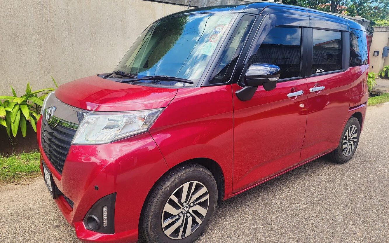 Suzuki XBee vs Toyota Roomy