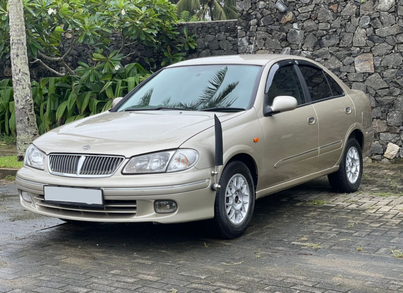 Honda CRZ vs Nissan Sunny