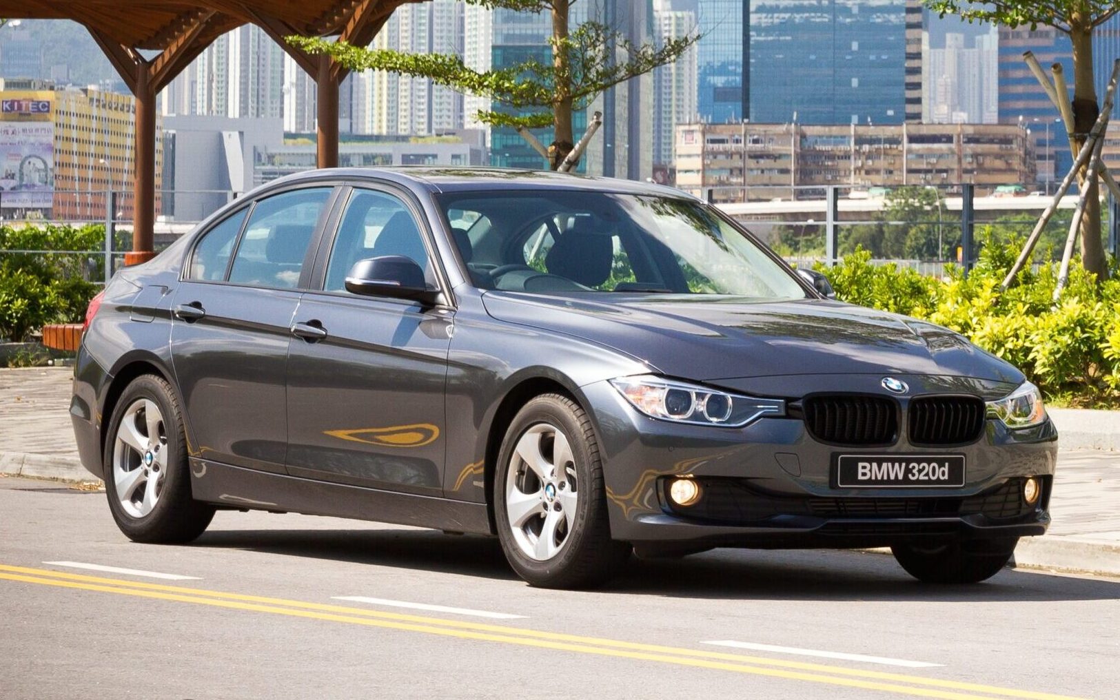 BMW 320d 2011 Review – a Luxury Sedan Car