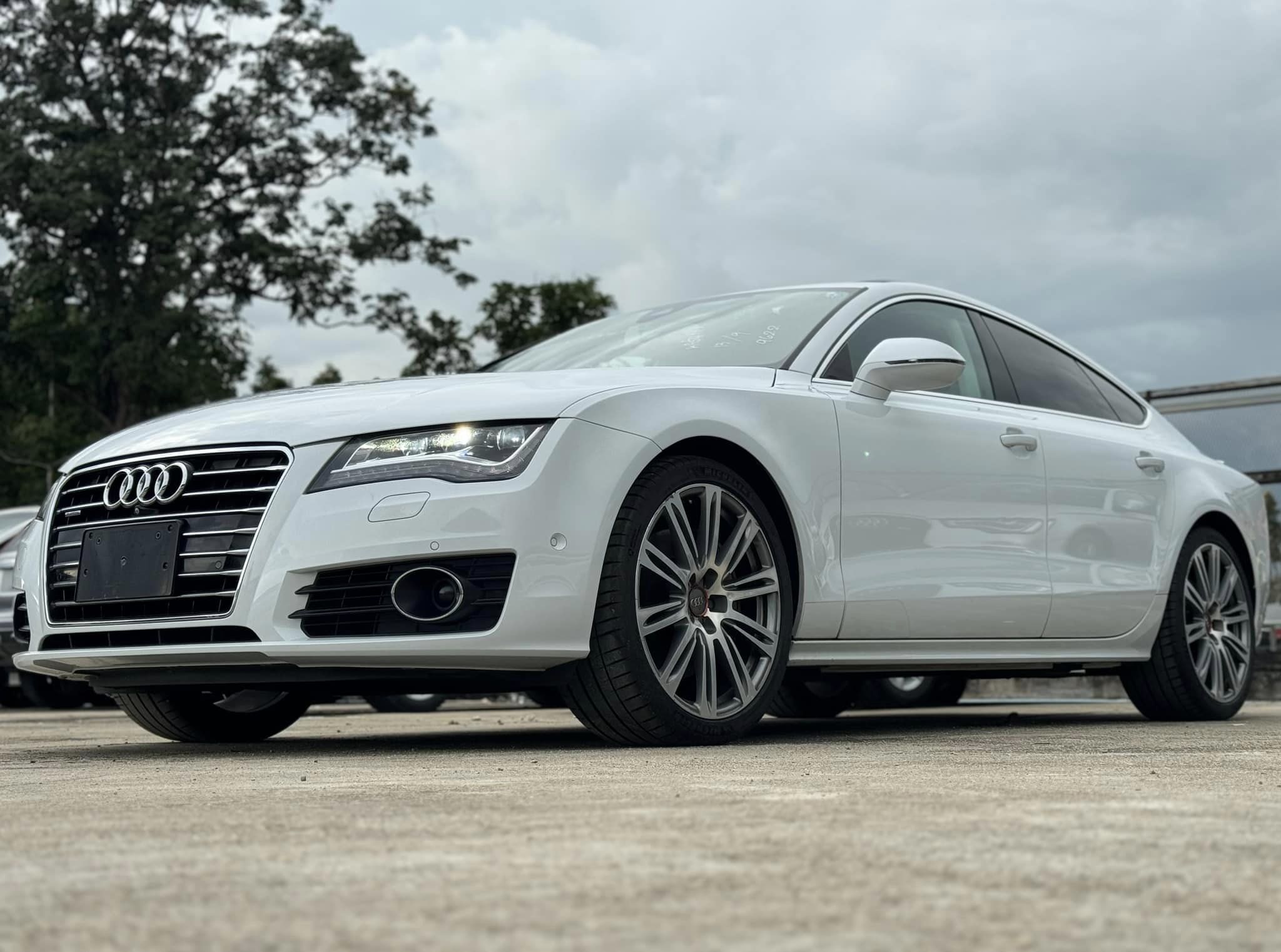 audi a7 side view