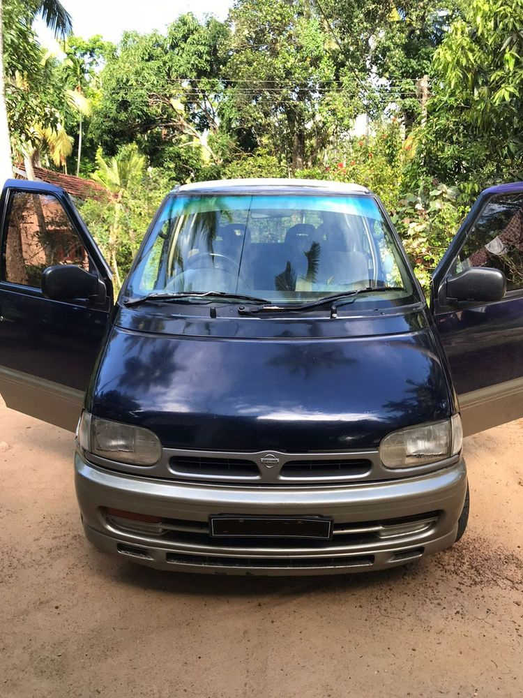 Nissan Serena 1992 front