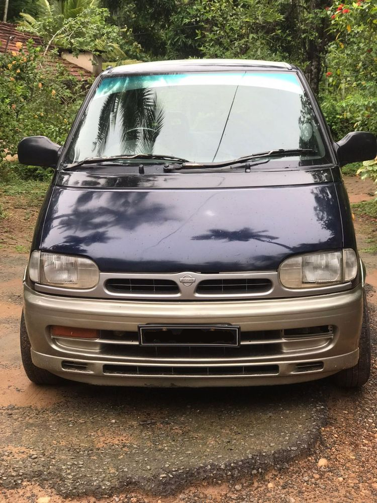 Nissan Serena 1992 front view