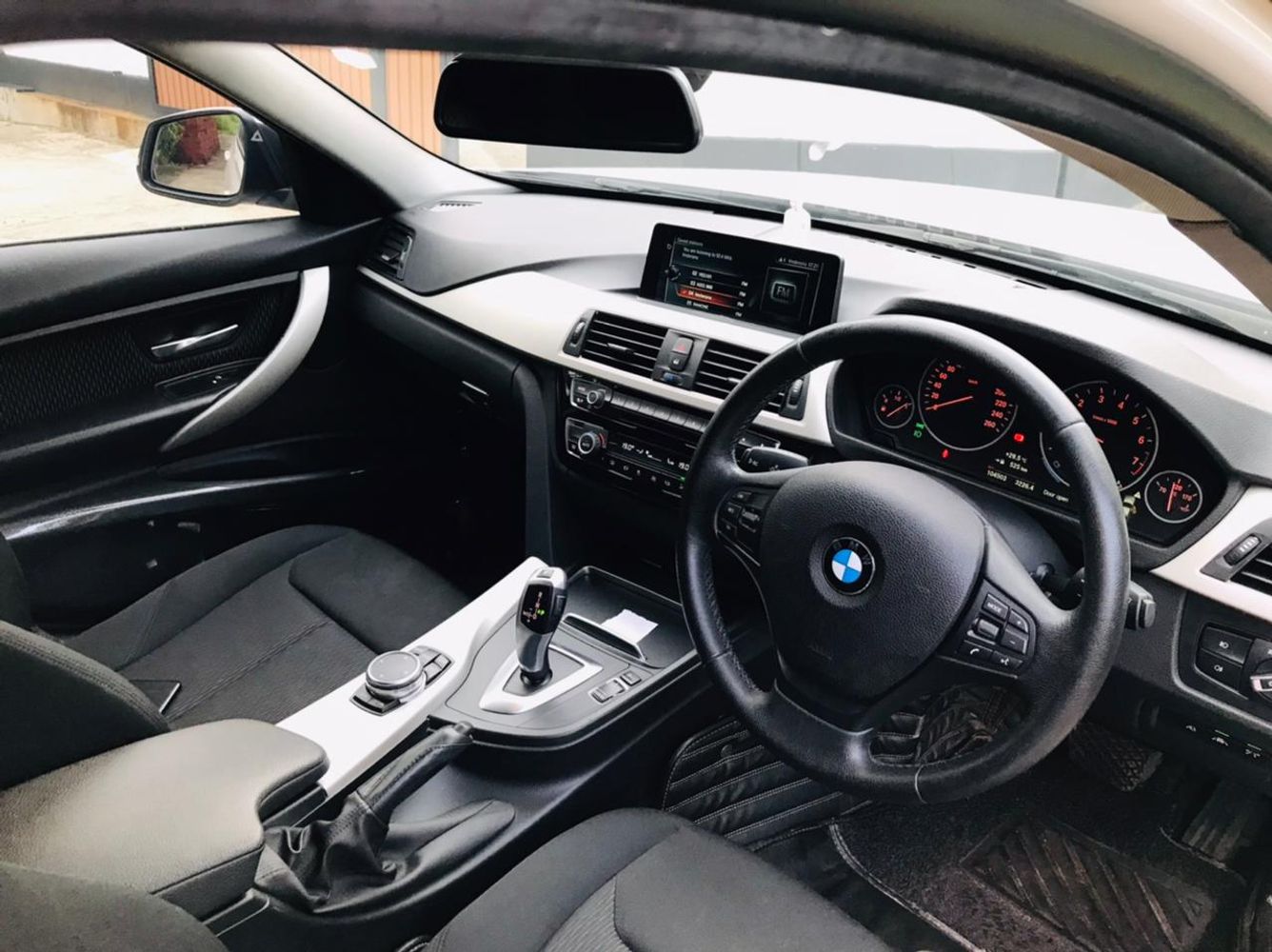 318i interior