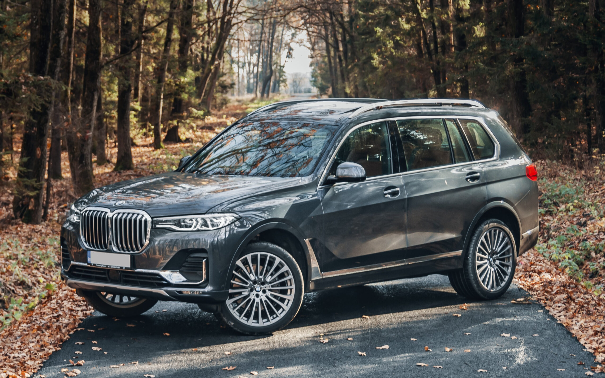 BMW 740Le vs BMW X7