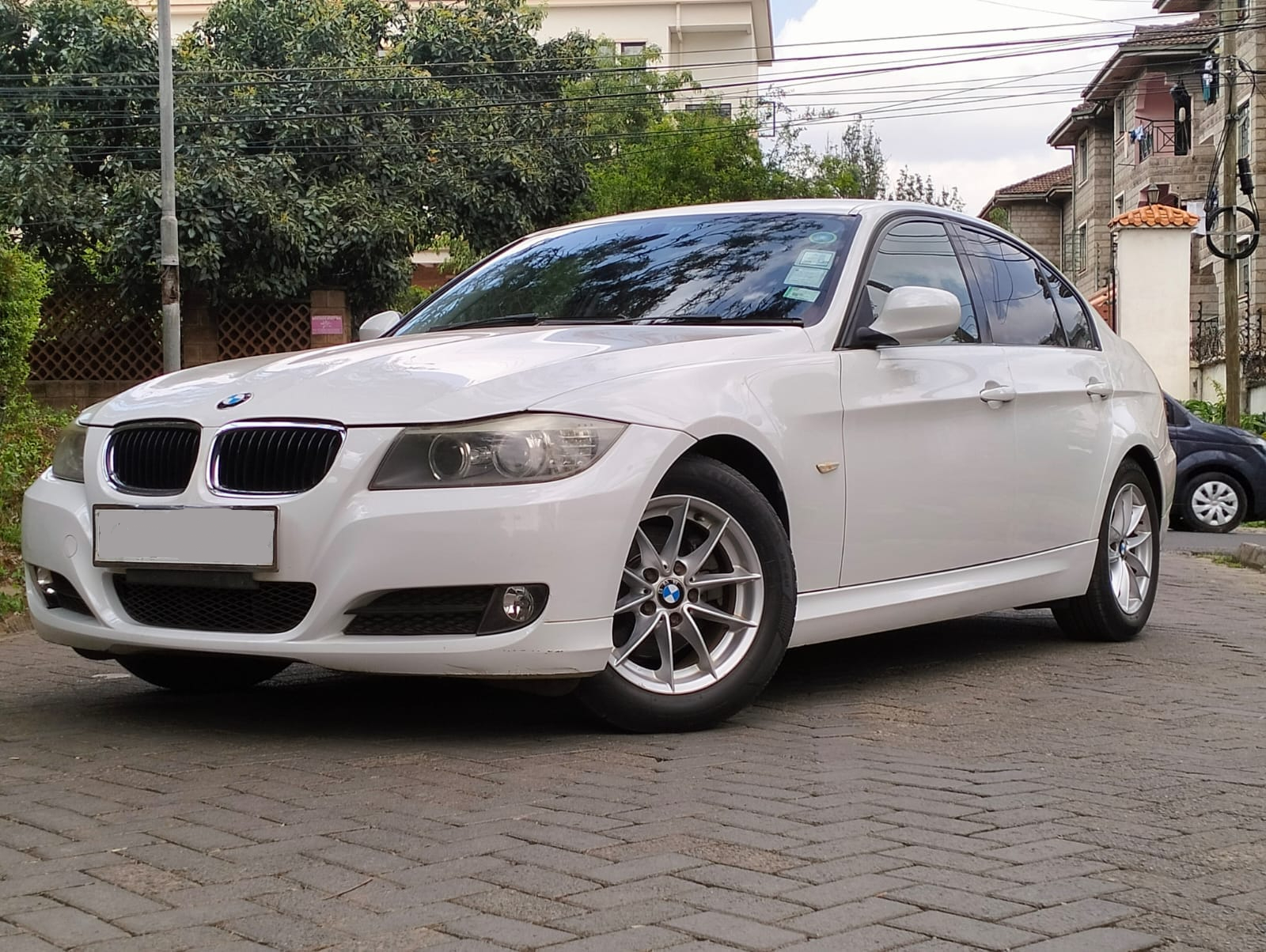 bmw 320i exterior